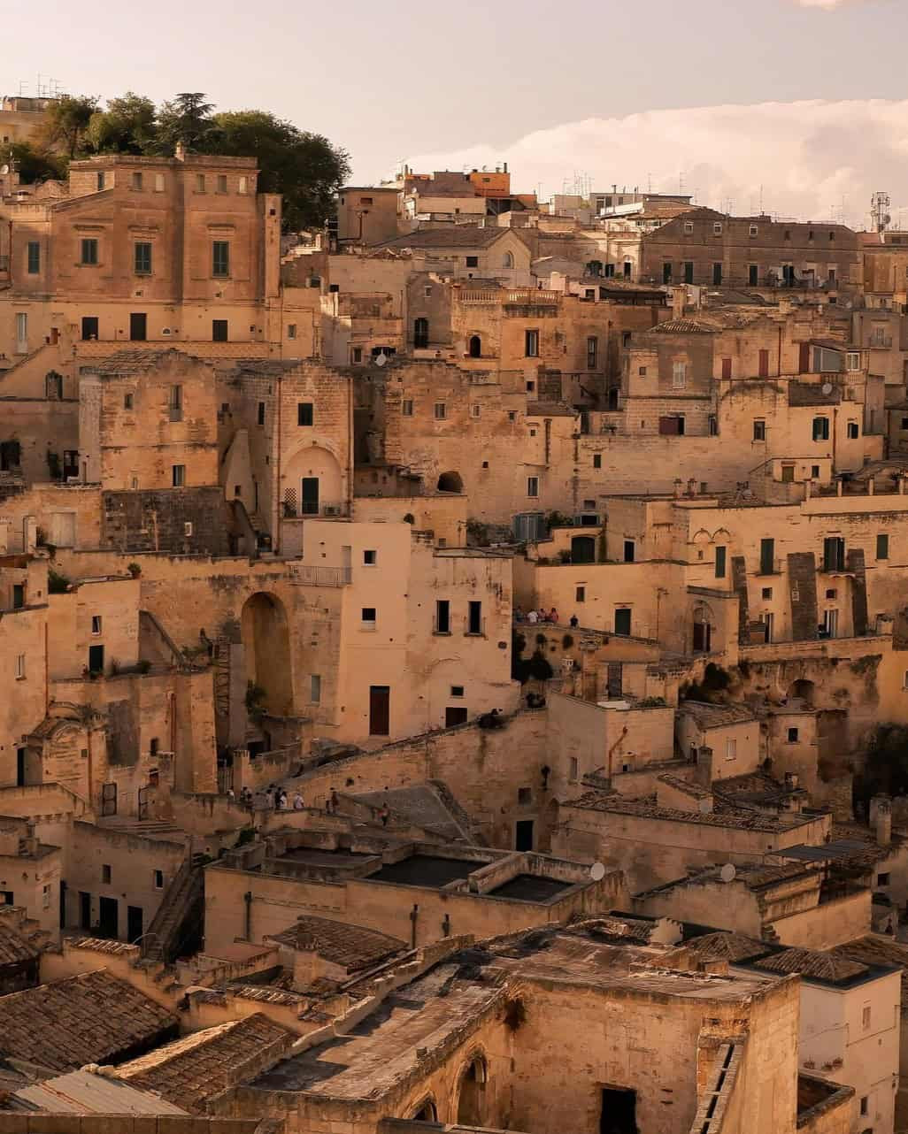 El pueblo de matera construido sobre un acantilado